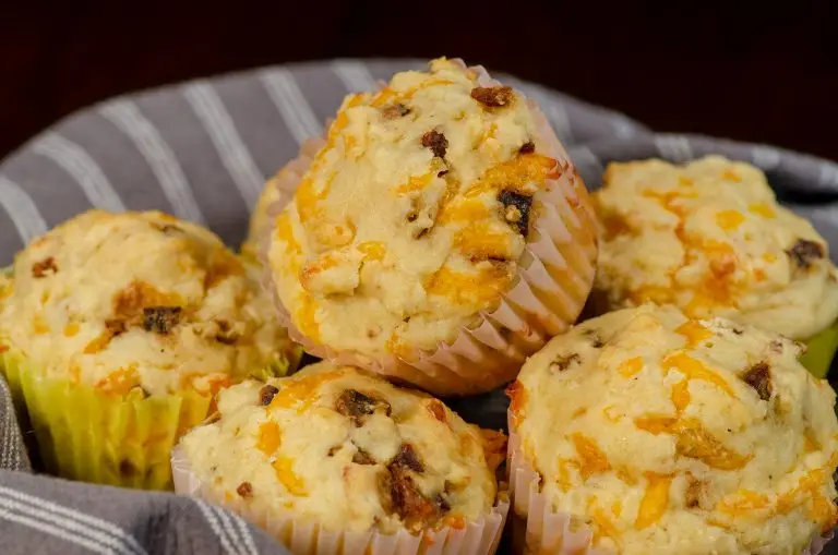 Muffins with cheese and bacon.