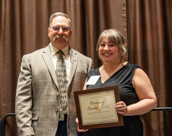 Kassandra Willingham receives the Outstanding Educator Award from Dean Kelly Crane.