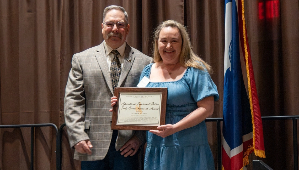Donna Harris receives the Early Career Research Award from Kelly Crane, Farm Credit Services of America dean of the College of Agriculture, Life Sciences and Natural Resources.